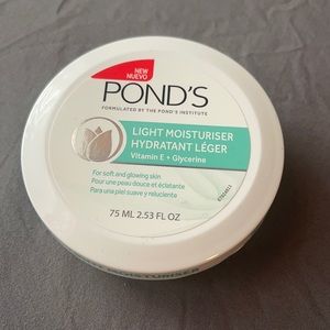🔥🔥3/$15🔥 Pond’s light moisturizer